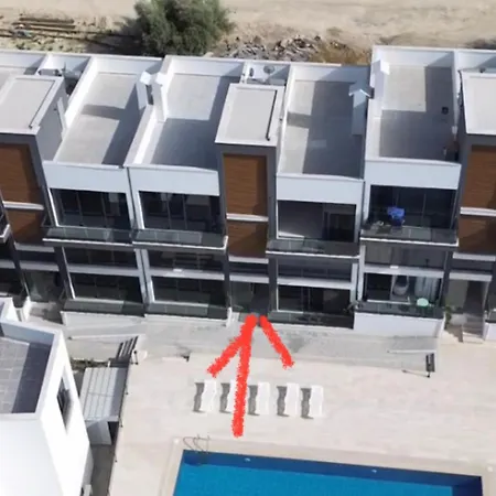 2 Bedrooms Sea View Καραβάς