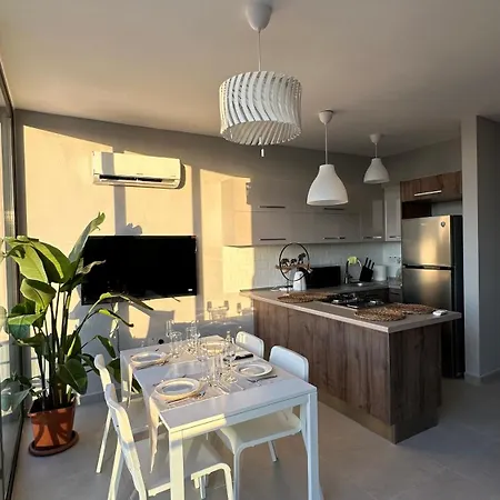 2 Bedrooms Sea View Διαμέρισμα