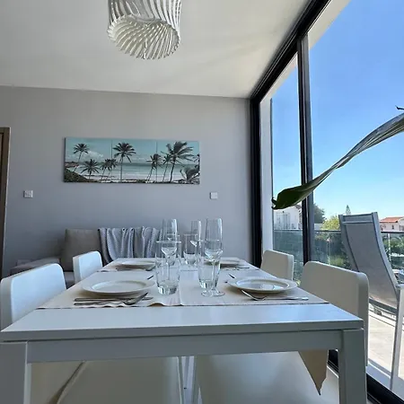 Apartment 2 Bedrooms Sea View