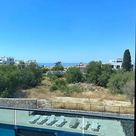 2 Bedrooms Sea View