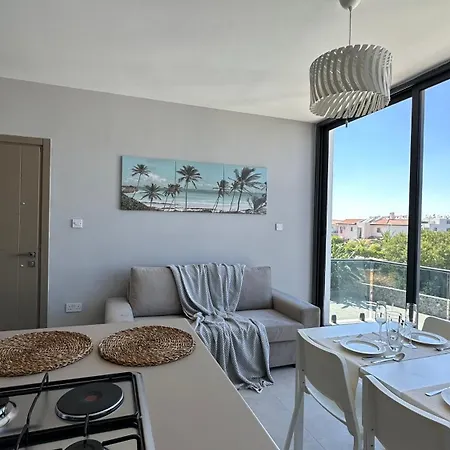 2 Bedrooms Sea View Καραβάς