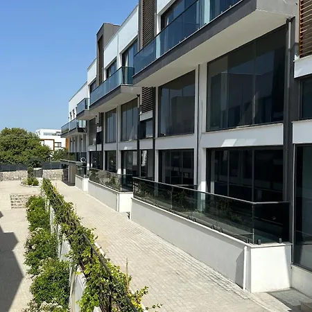 2 Bedrooms Sea View